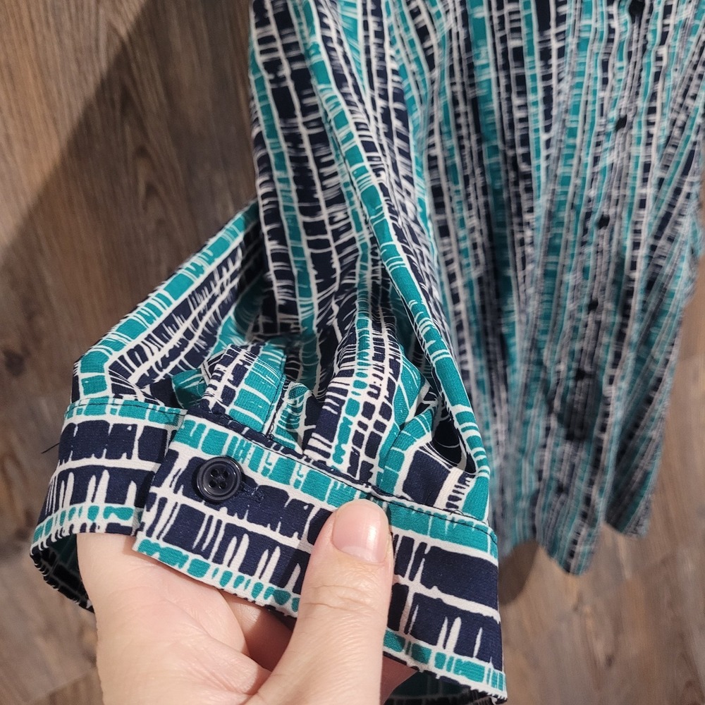 Catherines Button Front Geometric Blouse Top Plus Size 4X Green/Dark Blue - Picture 5 of 10
